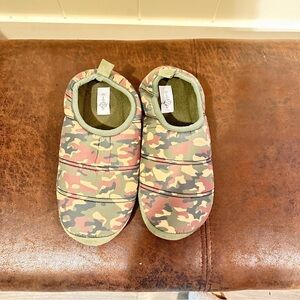 Camouflage slippers